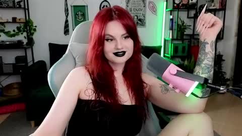 Snapshot of dellacrush_ chatting on June 2026 06:18:02 PM dellacrush_ online show from June 2026 06:18:02 PM