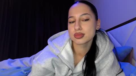 delly_love online show from October 2025 06:56:01 PM