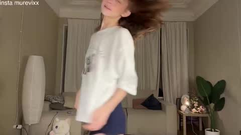 Delora online show from November 2025 02:17:01 PM