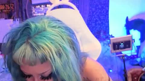 Snapshot of deluxxxeblu chatting on February 2026 03:15:02 AM TankinBody online show from February 2026 03:15:02 AM