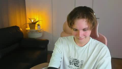 Snapshot of demianenglen chatting on April 2026 02:40:01 PM demianenglen online show from April 2026 02:40:01 PM