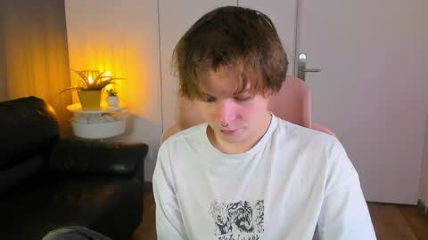 Snapshot of demianenglen chatting on April 2026 01:33:02 PM demianenglen online show from April 2026 01:33:02 PM