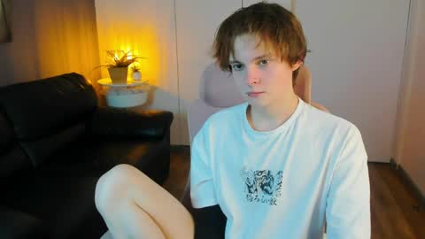 Snapshot of demianenglen chatting on April 2026 03:45:01 PM demianenglen online show from April 2026 03:45:01 PM