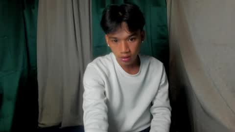 Snapshot of den_cummers chatting on May 2026 02:32:01 PM den_cummers online show from May 2026 02:32:01 PM