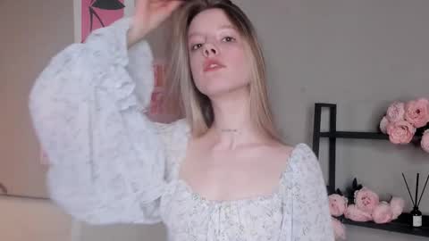 Snapshot of denaebeste chatting on November 2025 07:32:02 PM Emma online show from November 2025 07:32:02 PM