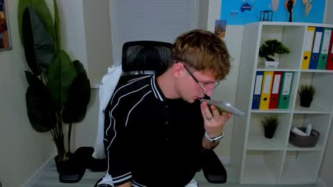 Dennis online show from November 2025 03:34:01 PM