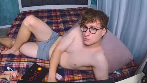 Dennis online show from October 2025 07:33:02 PM