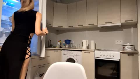 Denni online show from October 2025 05:22:02 PM