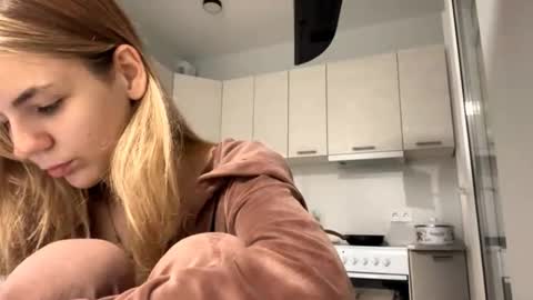 Denni online show from October 2025 03:23:02 PM