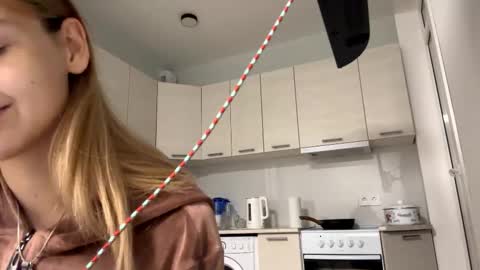 Denni online show from October 2025 04:46:01 PM