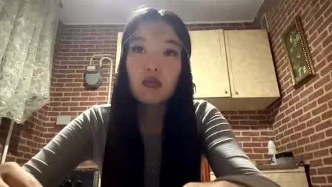 Emma online show from November 2025 01:10:02 PM