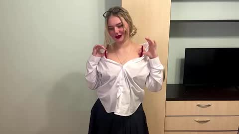 Snapshot of deonnahobb chatting on February 2026 04:03:02 PM Luna online show from February 2026 04:03:02 PM