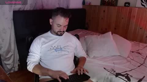 Snapshot of dereck_mills3 chatting on February 2026 04:11:01 AM Dereck Mills3 online show from February 2026 04:11:01 AM