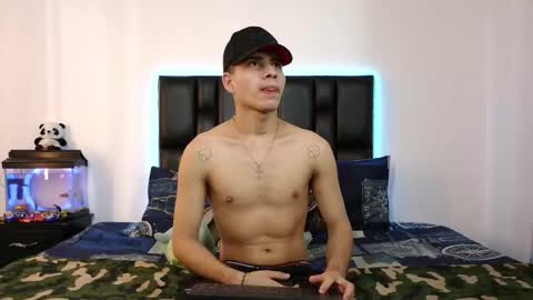 Snapshot of dereek_hot chatting on March 2026 03:41:02 AM DEREEK online show from March 2026 03:41:02 AM