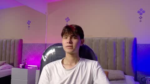 derek_sinn online show from April 2026 08:09:01 PM