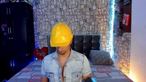 DEREKK   online show from January 2025 02:54:01 AM