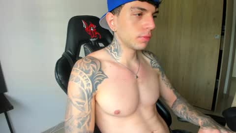 derekmuller11 online show from April 2026 01:26:01 PM