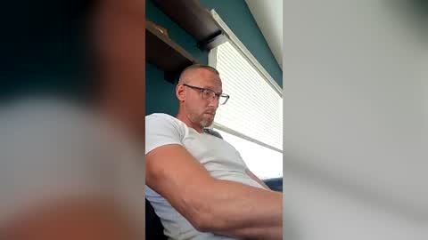 Snapshot of derekthomaserickson86 chatting on July 2026 04:35:02 PM DK online show from July 2026 04:35:02 PM