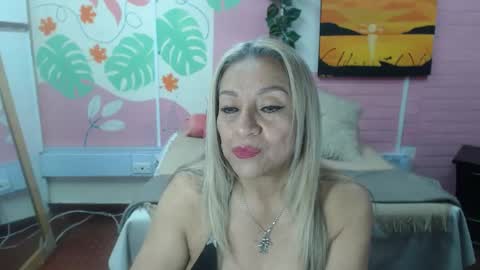 Snapshot of desire_latin chatting on May 2026 04:37:01 PM VALERIA online show from May 2026 04:37:01 PM