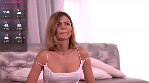 Snapshot of desiredmia_ chatting on July 2026 06:05:01 AM Mia online show from July 2026 06:05:01 AM