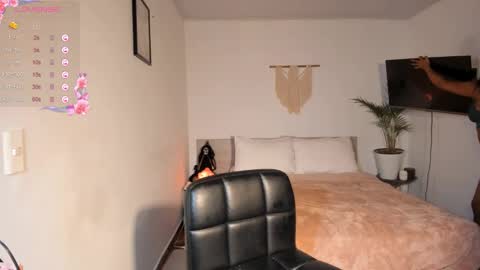 Destinne Mill online show from October 2025 11:44:02 AM