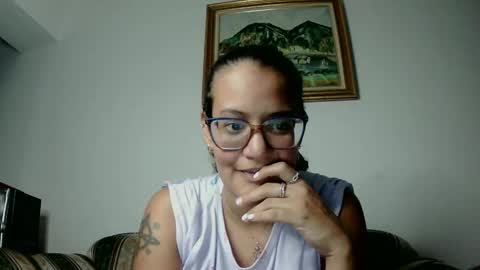 Snapshot of destrukturada chatting on April 2026 06:40:02 AM Destrukturada online show from April 2026 06:40:02 AM