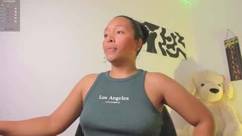 desty_y online show from November 2025 08:32:01 PM