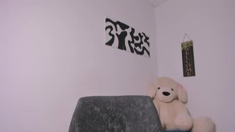 desty_y online show from April 2026 04:50:02 AM