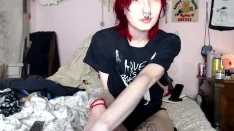 Snapshot of devilg1rl chatting on May 2026 06:22:02 AM poutyangel online show from May 2026 06:22:02 AM