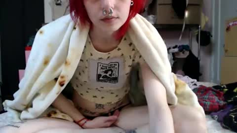 Snapshot of devilg1rl chatting on June 2026 12:32:02 AM poutyangel online show from June 2026 12:32:02 AM