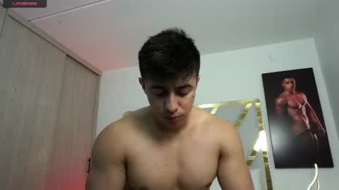 Snapshot of devin_hunter chatting on June 2026 02:40:02 PM Devin Hunter online show from June 2026 02:40:02 PM