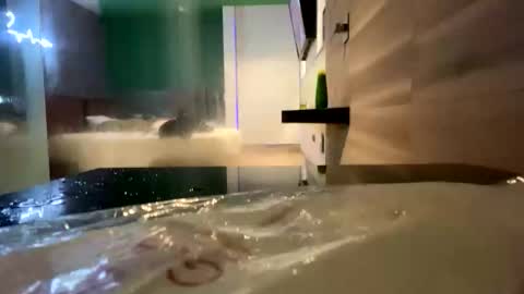 nicolas online show from January 2026 12:10:02 PM