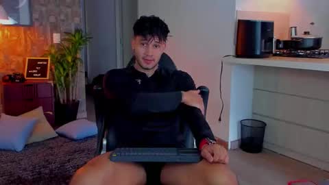 JULIAN online show from November 2025 09:14:02 PM