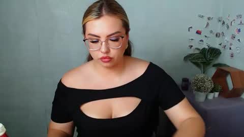 Snapshot of diamantkriss_ chatting on June 2026 09:54:01 AM Kriss online show from June 2026 09:54:01 AM