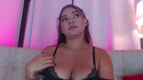 Snapshot of diamond_canela chatting on February 2025 07:42:02 AM diamond_canela online show from February 2025 07:42:02 AM