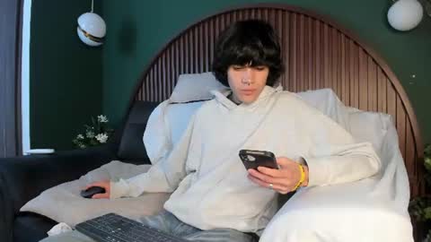 Snapshot of diamond_twink chatting on July 2026 05:34:01 AM diamond_twink online show from July 2026 05:34:01 AM
