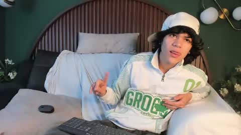 Snapshot of diamond_twink chatting on July 2026 05:48:02 AM diamond_twink online show from July 2026 05:48:02 AM