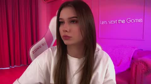 Snapshot of dianabecker chatting on April 2026 06:27:01 AM Diana online show from April 2026 06:27:01 AM