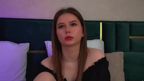 Snapshot of dianabecker chatting on May 2026 12:02:02 PM Diana online show from May 2026 12:02:02 PM