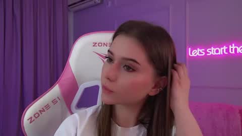 Snapshot of dianabecker chatting on August 2026 06:21:01 PM Diana online show from August 2026 06:21:01 PM