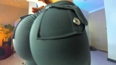 dianac1998 online show from October 2025 09:15:02 PM