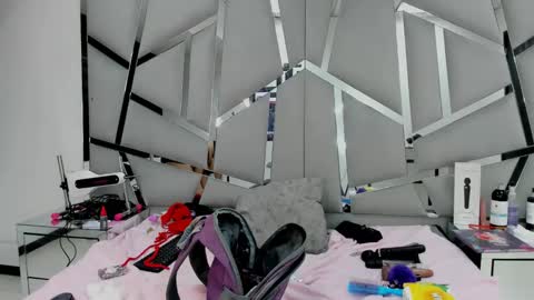 dianarous online show from February 2025 11:23:02 AM