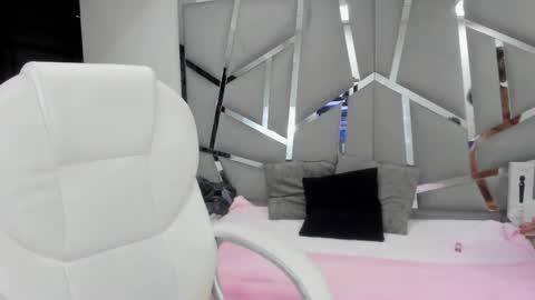 dianarous online show from February 2025 04:35:01 AM