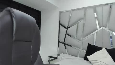 dianarous online show from February 2026 03:25:02 AM