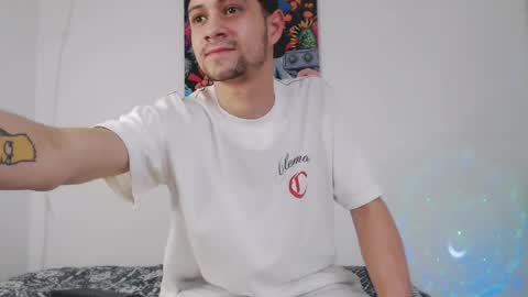 dick_boy_18 online show from April 2026 05:30:01 PM