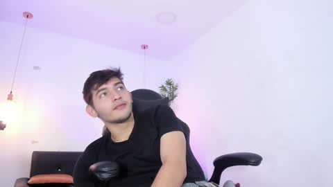 Snapshot of diegorogue_ chatting on December 2024 03:37:01 PM Diego rogue online show from December 2024 03:37:01 PM