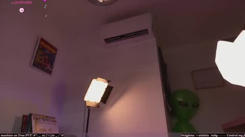 Snapshot of digitalkisses chatting on May 2026 06:47:02 PM Estef Ger online show from May 2026 06:47:02 PM