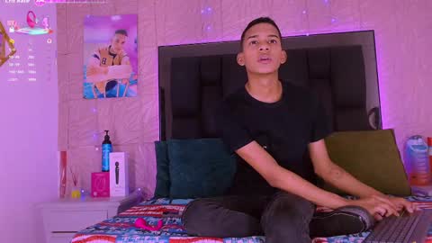 Snapshot of dilam_alfonzo chatting on September 2025 08:32:02 PM Dilan online show from September 2025 08:32:02 PM