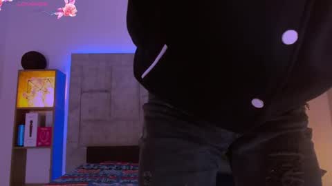 Dilan online show from December 2025 12:33:02 PM