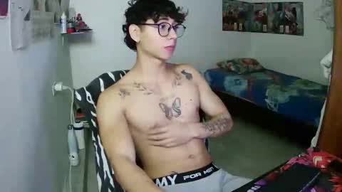 dillom420 online show from December 2025 05:49:01 AM